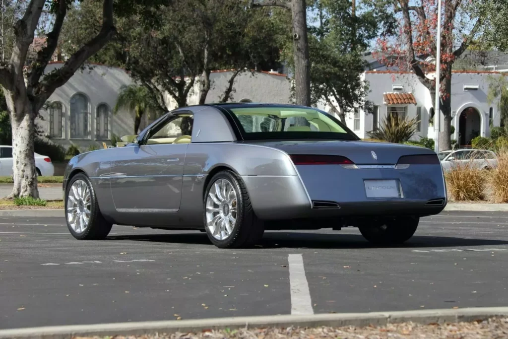 2024 Lincoln Mark X Concept Mecum. Imagen trasera.