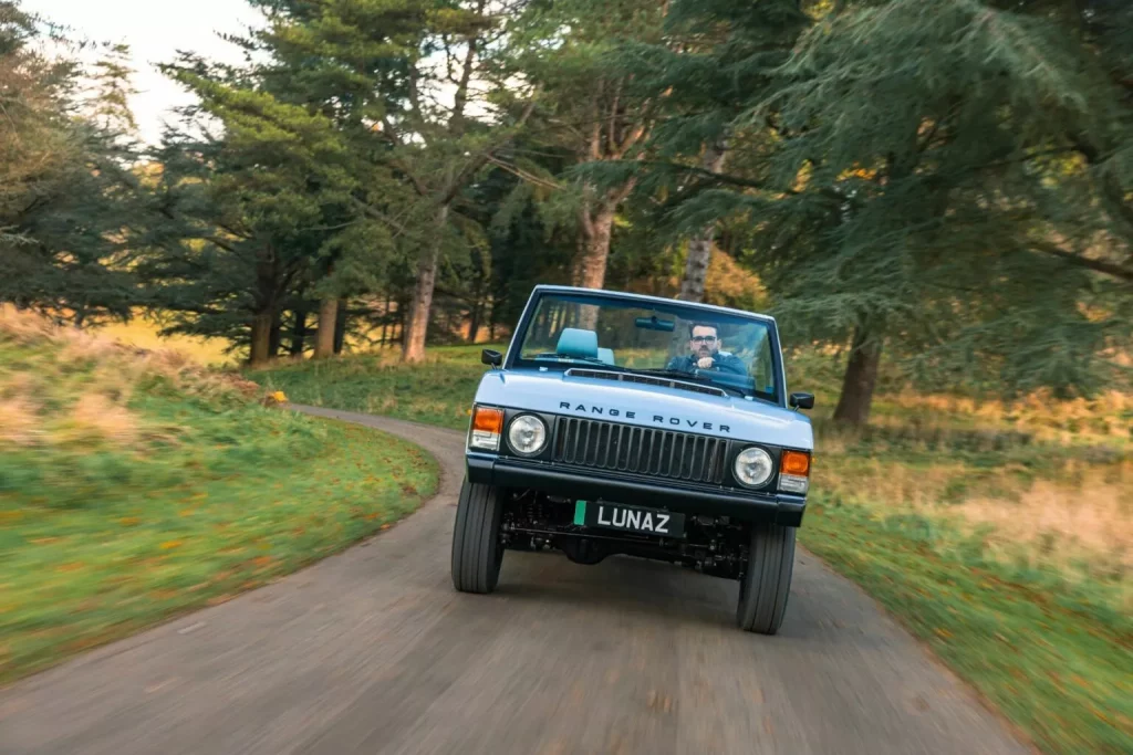 2024 Lunaz Range Rover Safari. Imagen movimiento.