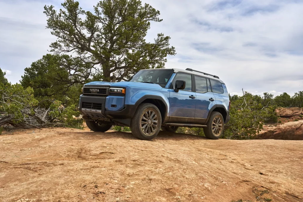 2024 Toyota Land Cruiser USA. Imagen delantera.