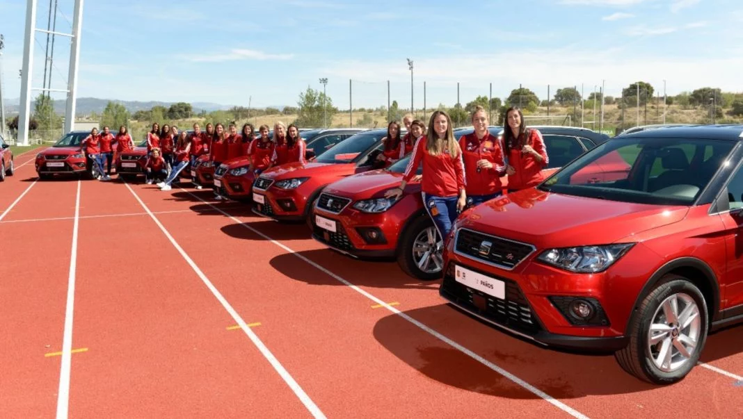 Estos son los coches que les regalaron a las bolleras de la seleccion femenina.