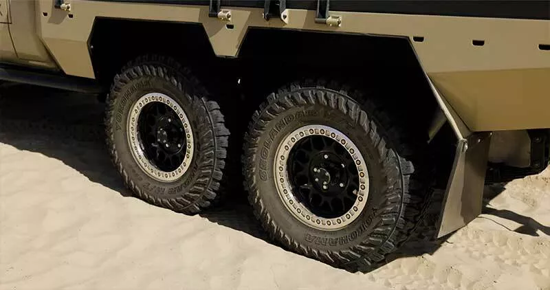 Toyota Land Cruiser 6x6 9 Motor16