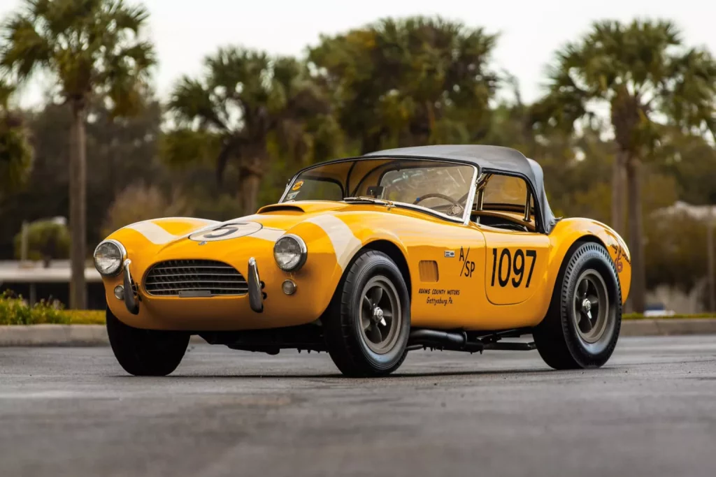 Este Shelby Cobra es un dragster de fábrica que nació en 1965