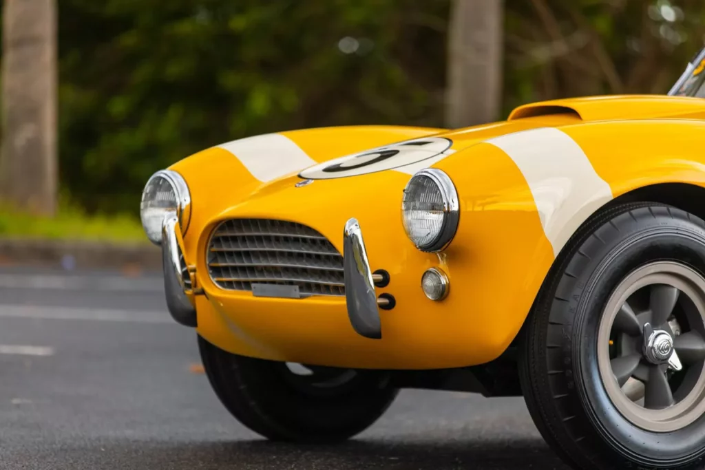 Este Shelby Cobra es un dragster de fábrica que nació en 1965