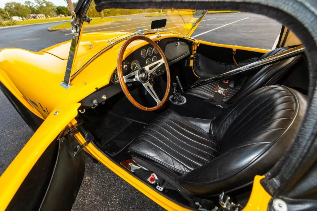 Este Shelby Cobra es un dragster de fábrica que nació en 1965