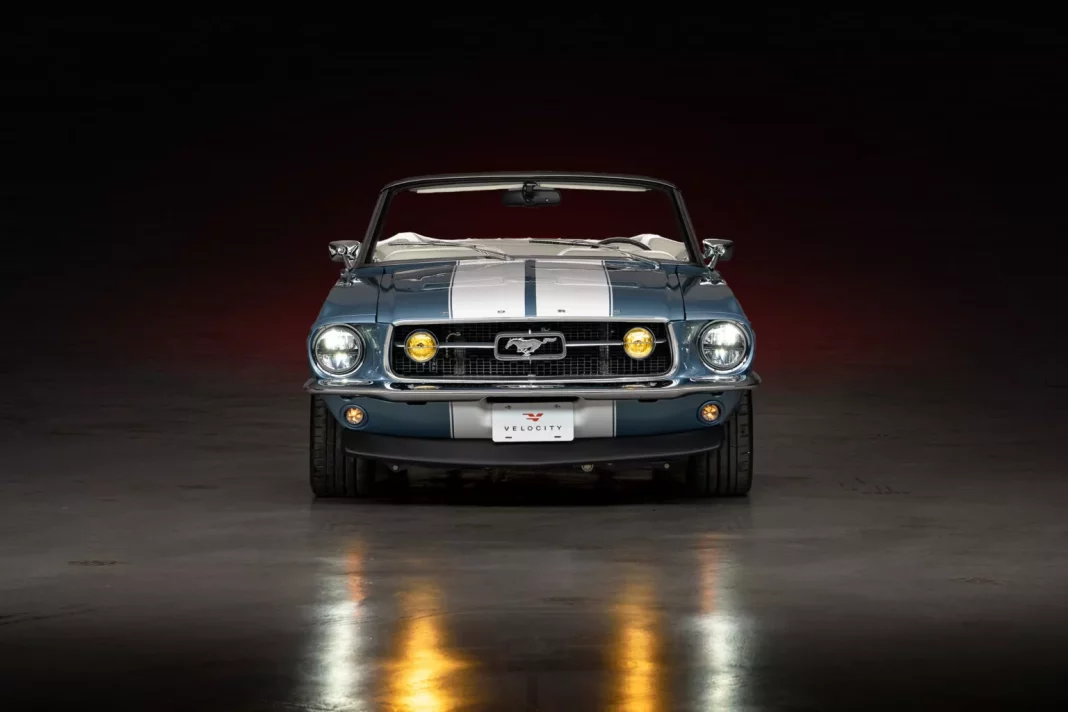 1968 Ford Mustang Convertible. Velocity. Imagen portada.