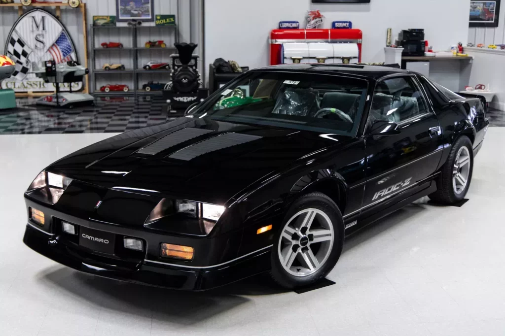 1985 chevrolet camaro iroc z 11 millas 10 Motor16