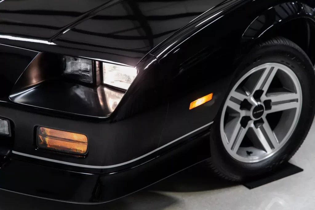 1985 chevrolet camaro iroc z 11 millas 12 Motor16