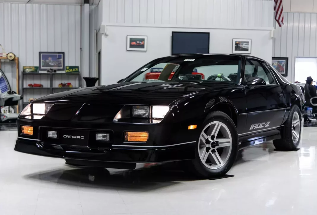 1985 Chevrolet Camaro IROC-Z. Imagen portada.