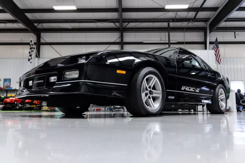 1985 chevrolet camaro iroc z 11 millas 26 Motor16