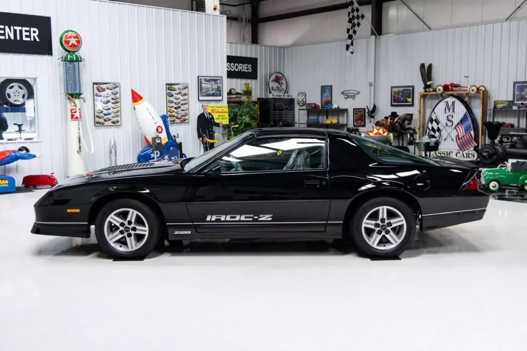 1985 chevrolet camaro iroc z 11 millas 28 Motor16