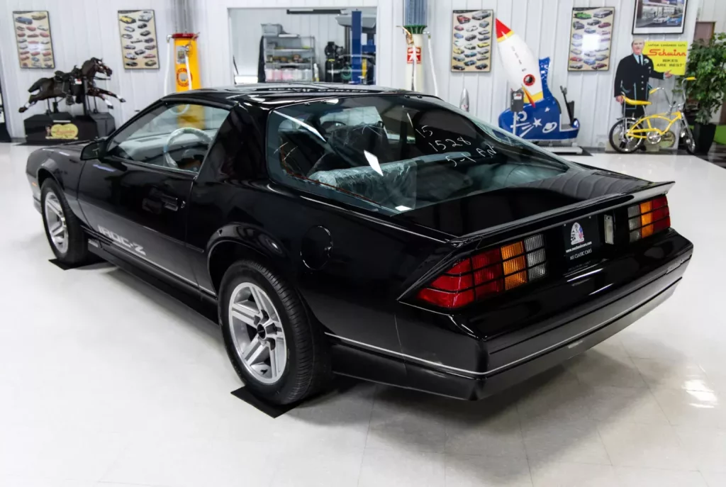 1985 chevrolet camaro iroc z 11 millas 31 Motor16