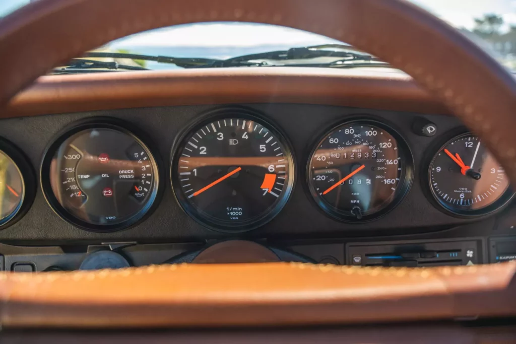 1989 Porsche 911 Speedster banana yellow 16 Motor16