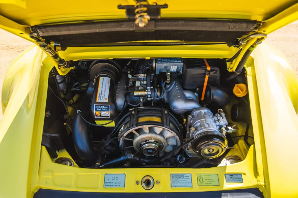 1989 Porsche 911 Speedster banana yellow 18 Motor16