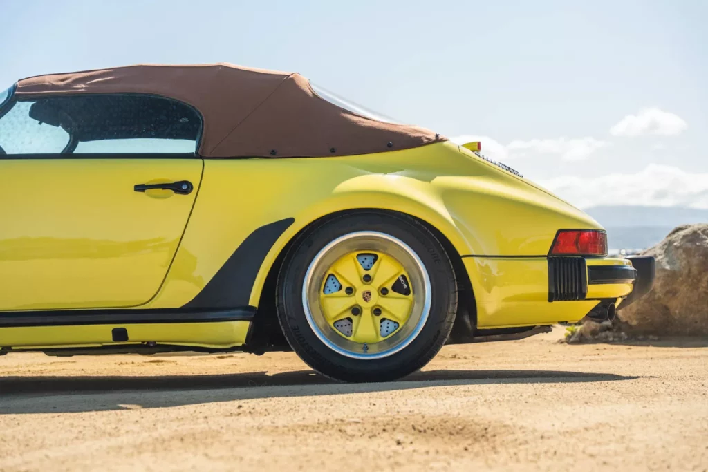 1989 Porsche 911 Speedster banana yellow 8 Motor16