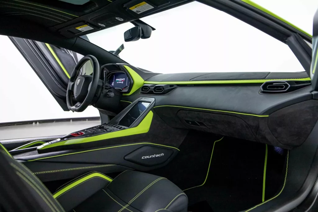 2021 Lamborghini Countach LPI 800-4 Verde Themis. Imagen interior.