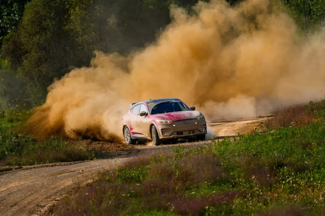 2024 Ford Mustang Mach-E Rally. Test. Imagen portada.