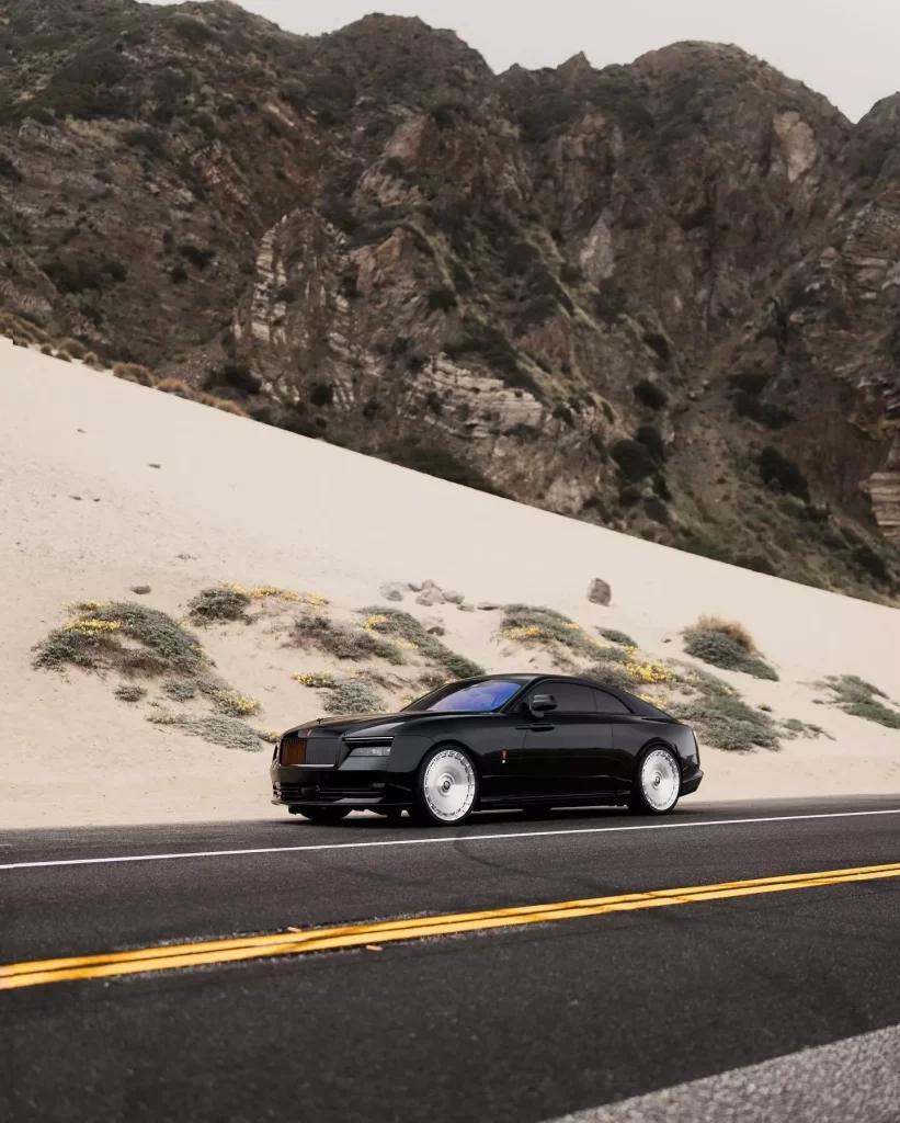 2024 Rolls-Royce Spectre RDB Wheels. Imagen movimiento.