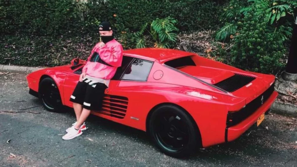 ¿Cuáles son los Ferraris tiene J Balvin en su cochera?