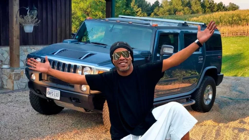 A Ronaldinho siempre le gustaron los coches de lujo