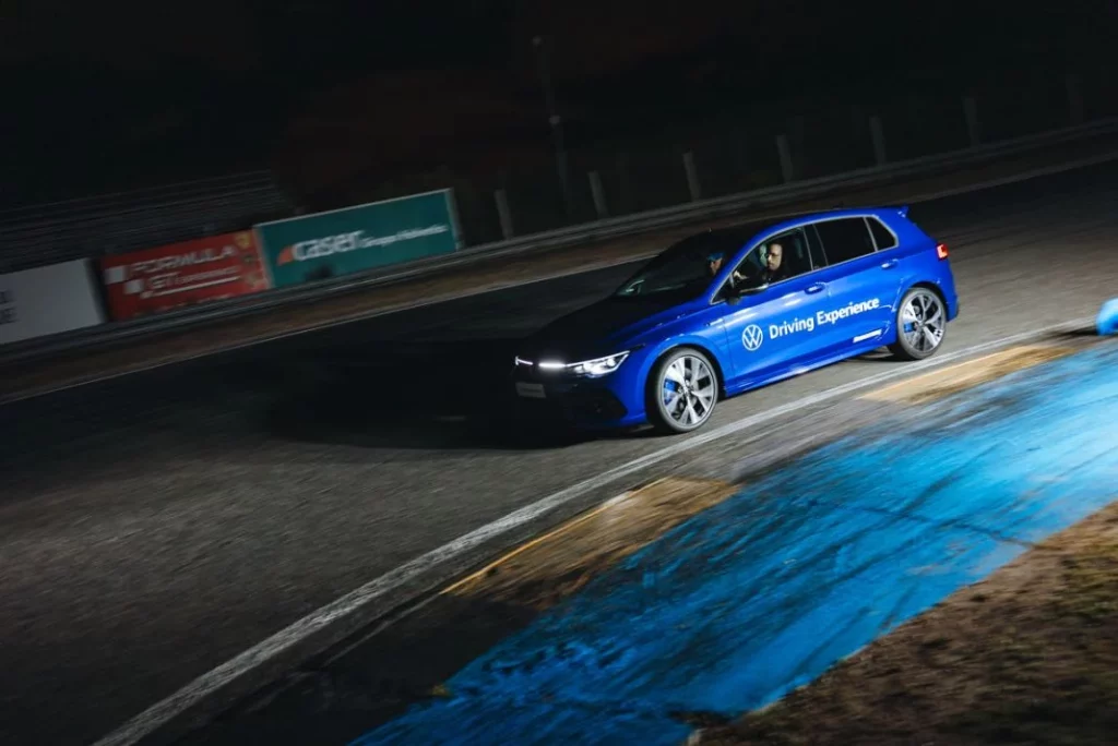 vw driving experience nocturno20 Motor16