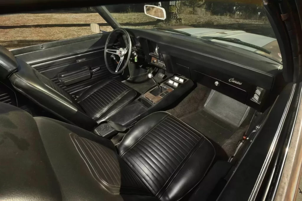 1969 Chevrolet Camaro RS Z/28. Mecum. Imagen interior.