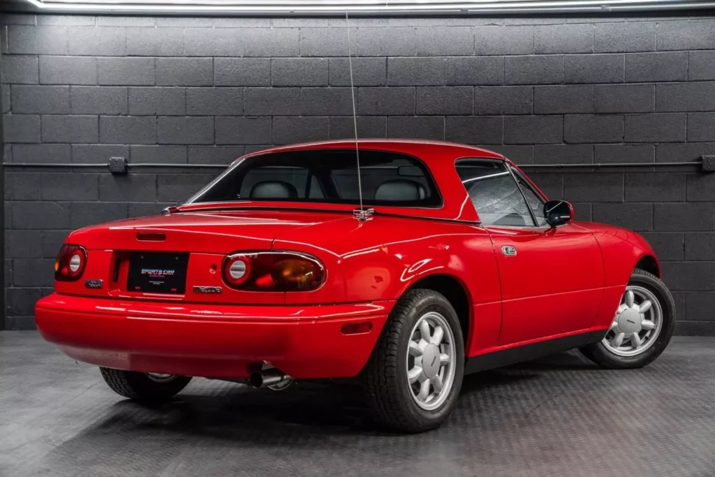 1990 Mazda MX-5. Miata. NA. Bring A Trailer. Imagen trasera.