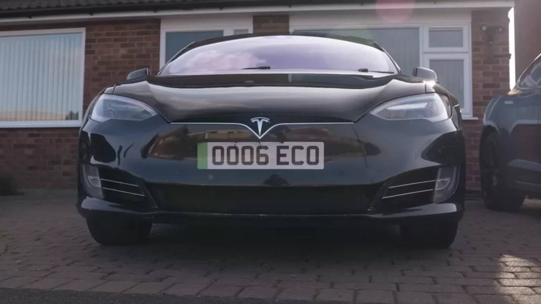 2015 Tesla Model S 90D UK. Imagen portada.