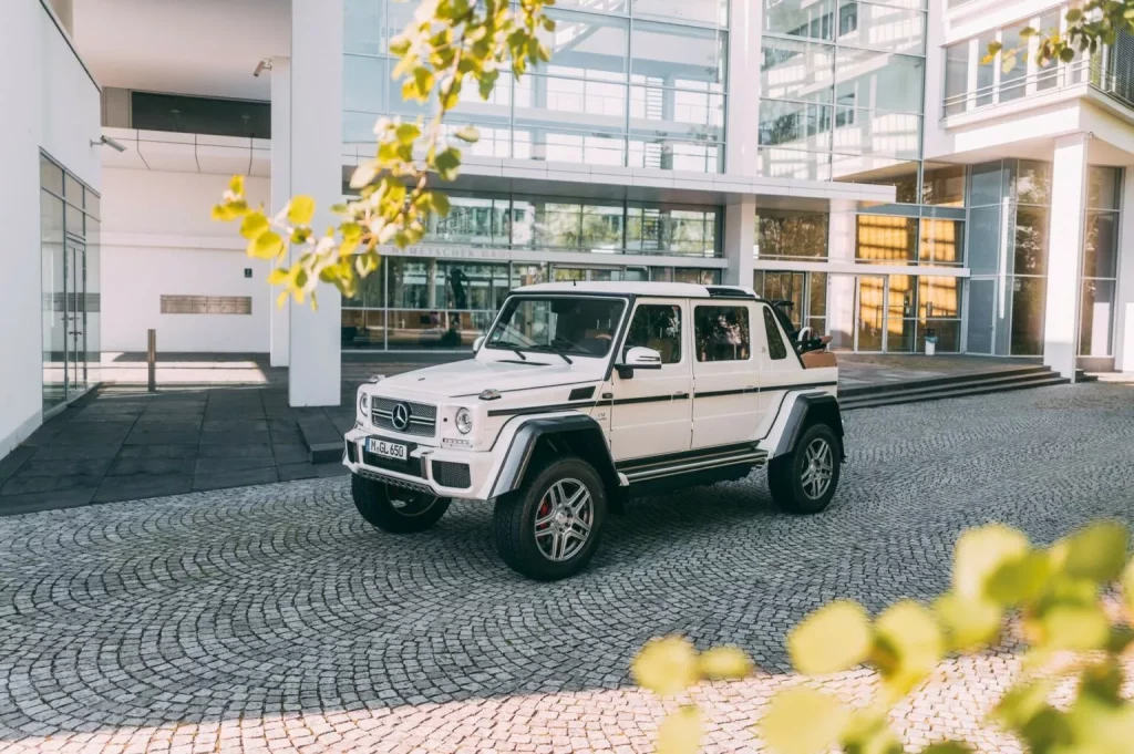 2018 Mercedes-Maybach G 650 Landaulet. RM Sotheby's. Imagen delantera.