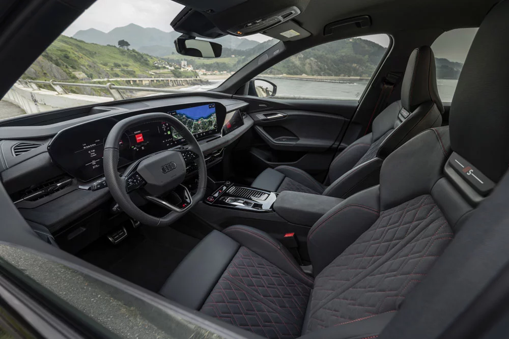 2024 Audi q6 e tron interior 2 Motor16
