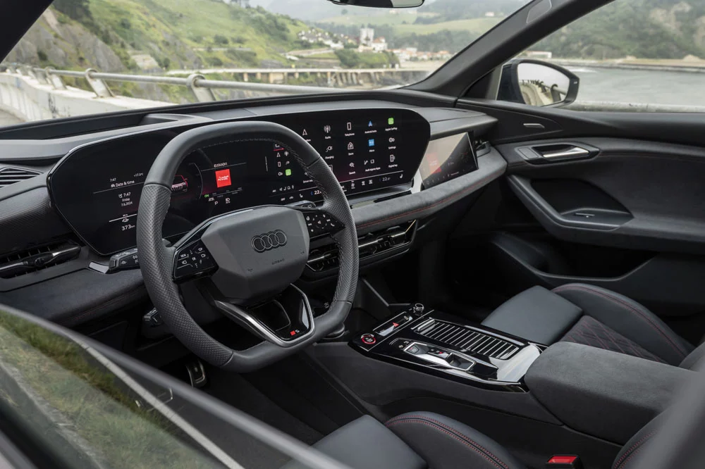 2024 Audi q6 e tron interior 3 Motor16