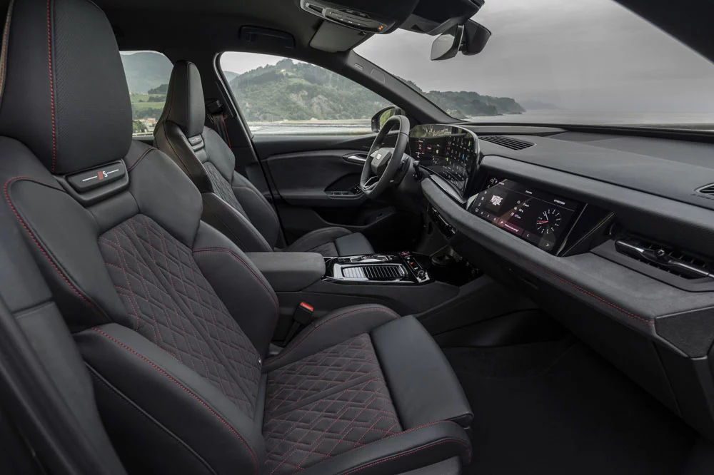 2024 Audi q6 e tron interior 4 Motor16