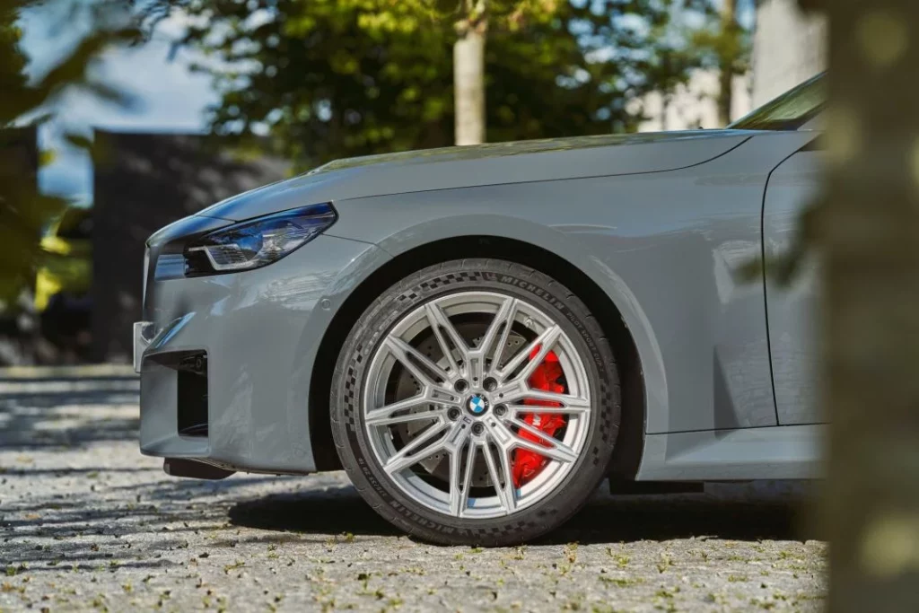 2024 BMW M2. Imagen detalle llanta.