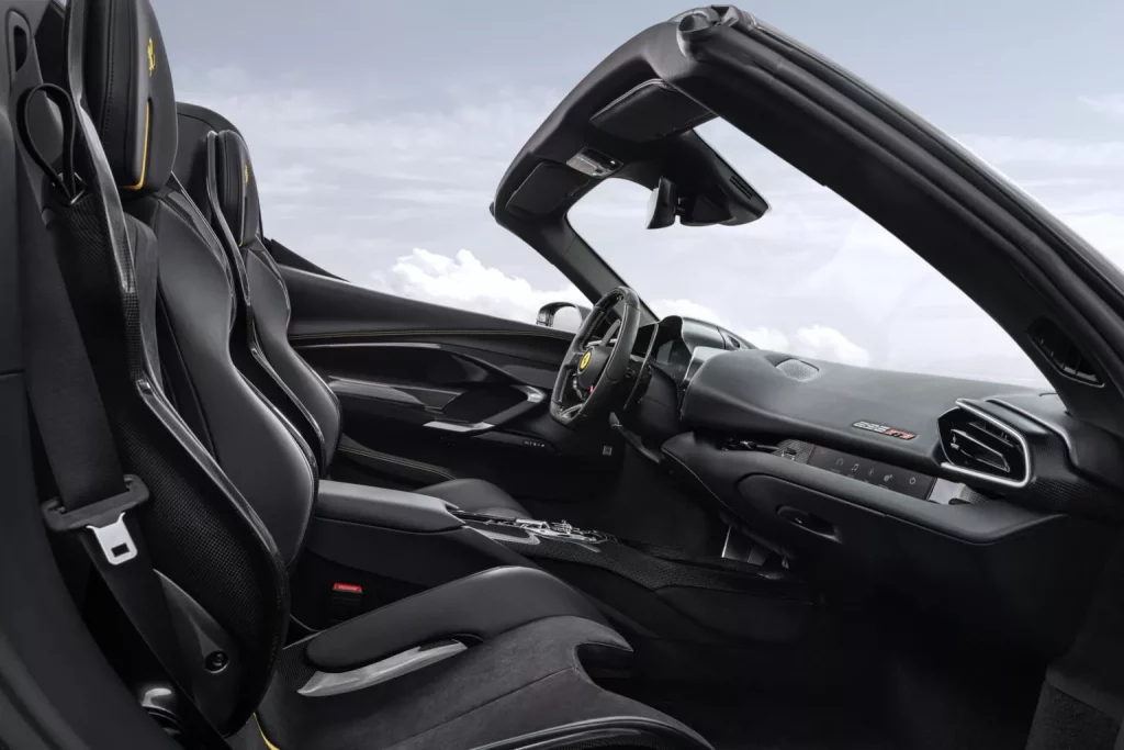 2024 Ferrari 296 GTS. Novitec. Imagen interior.