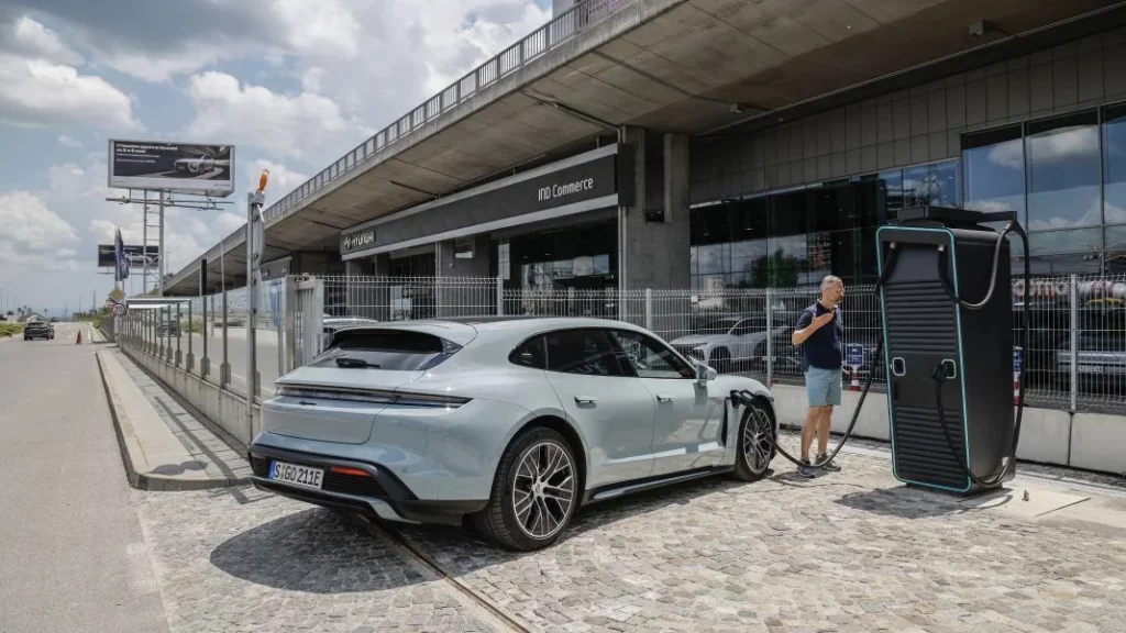 2024 Porsche Taycan Stuttgart Estambul 10 Motor16