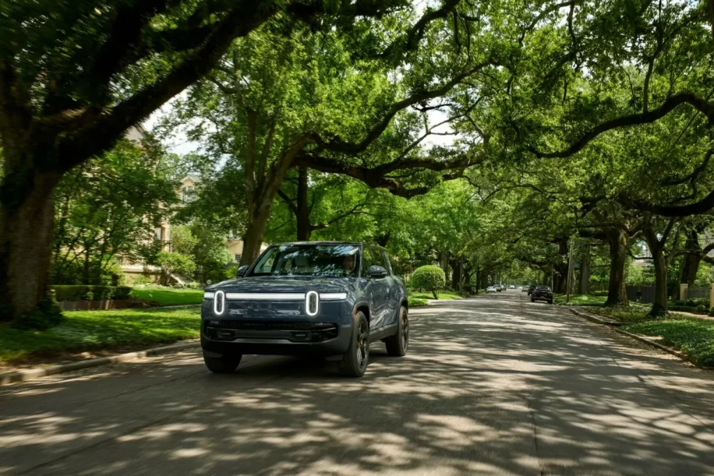 2024 Rivian R1S 20 Motor16