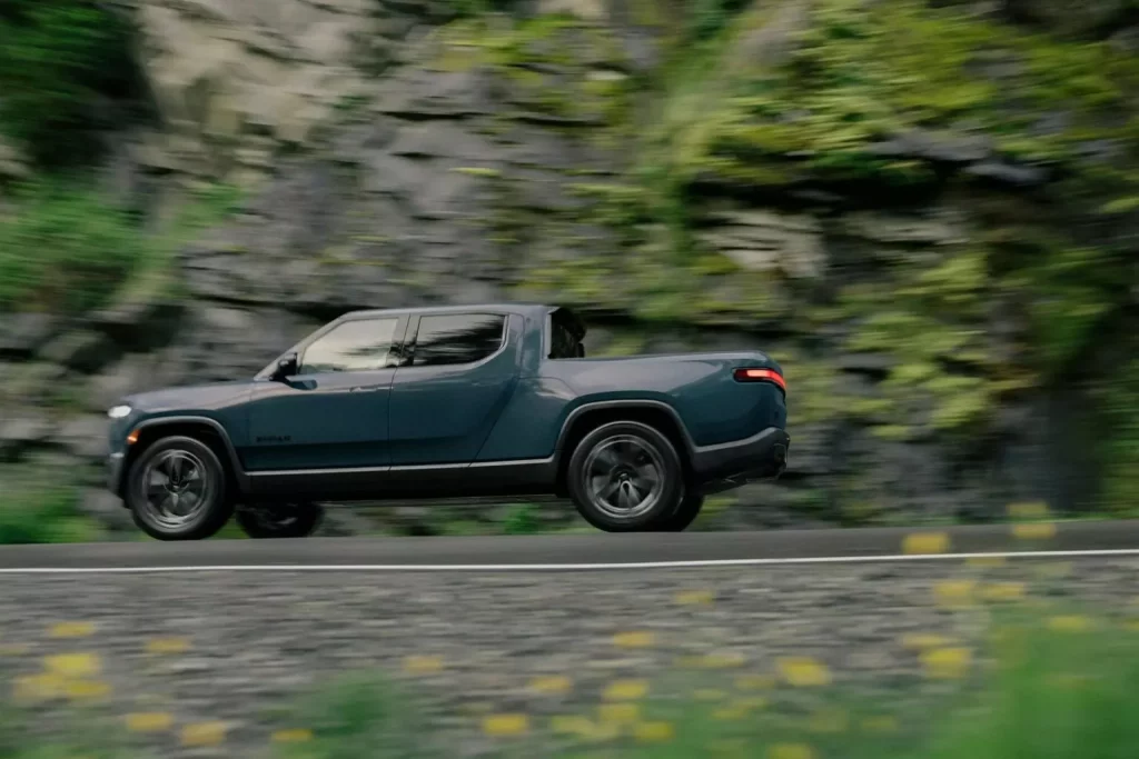 2024 Rivian R1T. Imagen barrido.