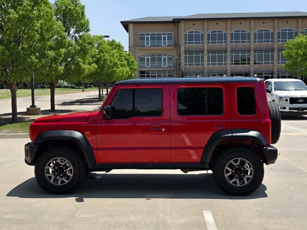 2024 Suzuki Jimny 5 puertas USA 12 Motor16