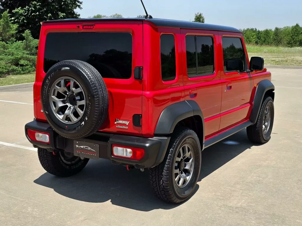 2024 Suzuki Jimny 5 puertas. Oklahoma. Imagen trasera.