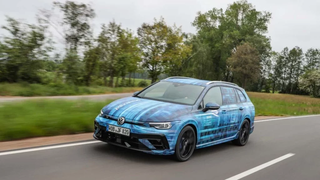 2024 Volkswagen Golf R. Teaser. Imagen variant.