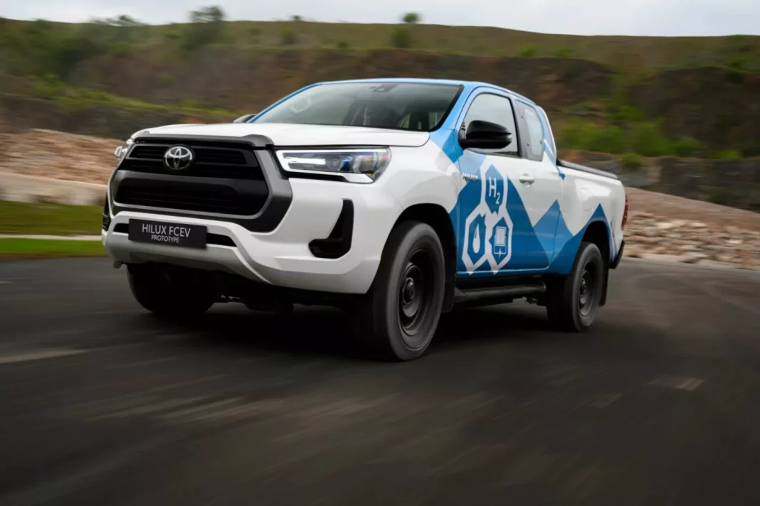 2024 Toyota Hilux FCEV Prototype. Imagen portada.