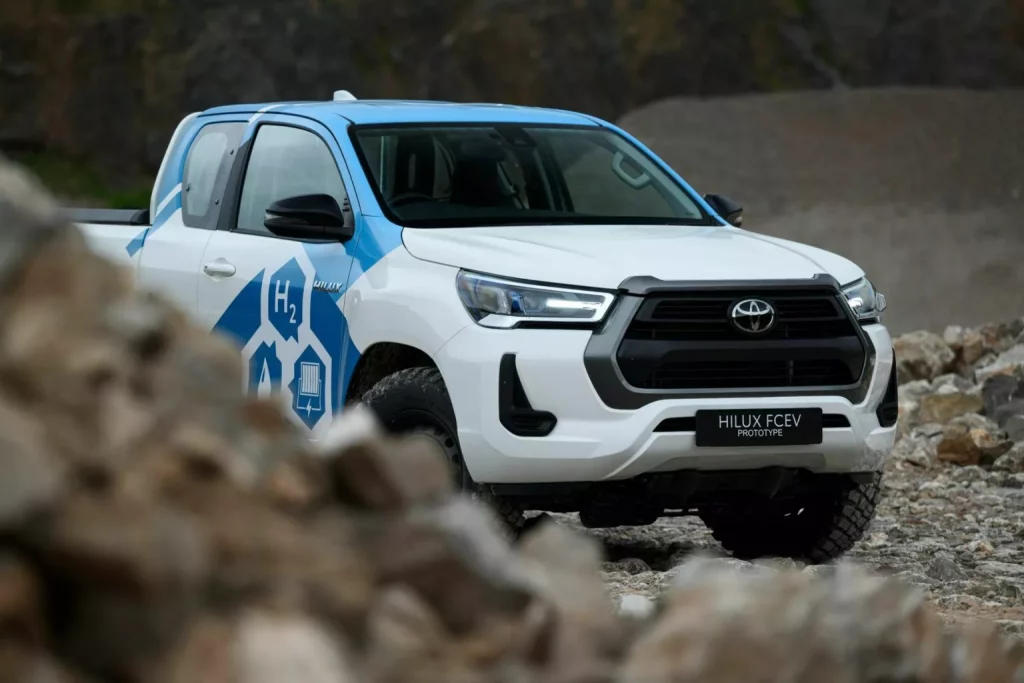 2024 toyota hilux fcev prototype 16 Motor16