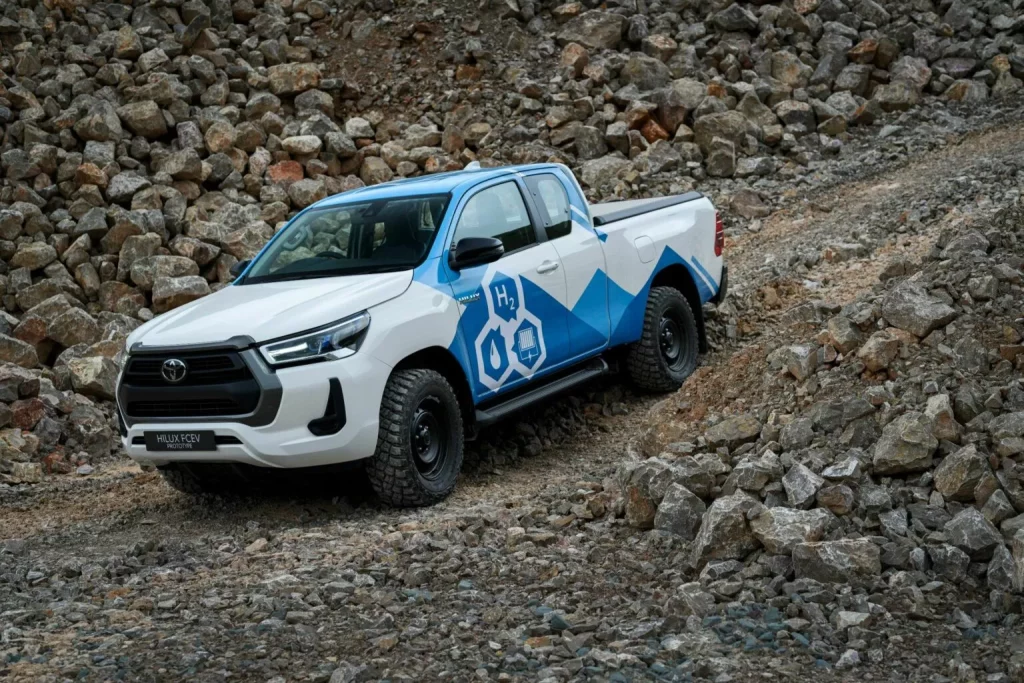 2024 toyota hilux fcev prototype 21 Motor16