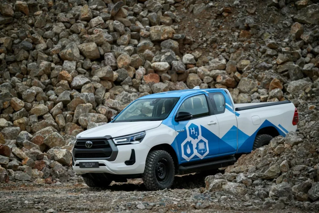 2024 toyota hilux fcev prototype 22 Motor16