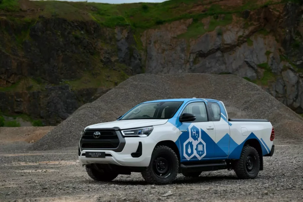 2024 toyota hilux fcev prototype 24 Motor16