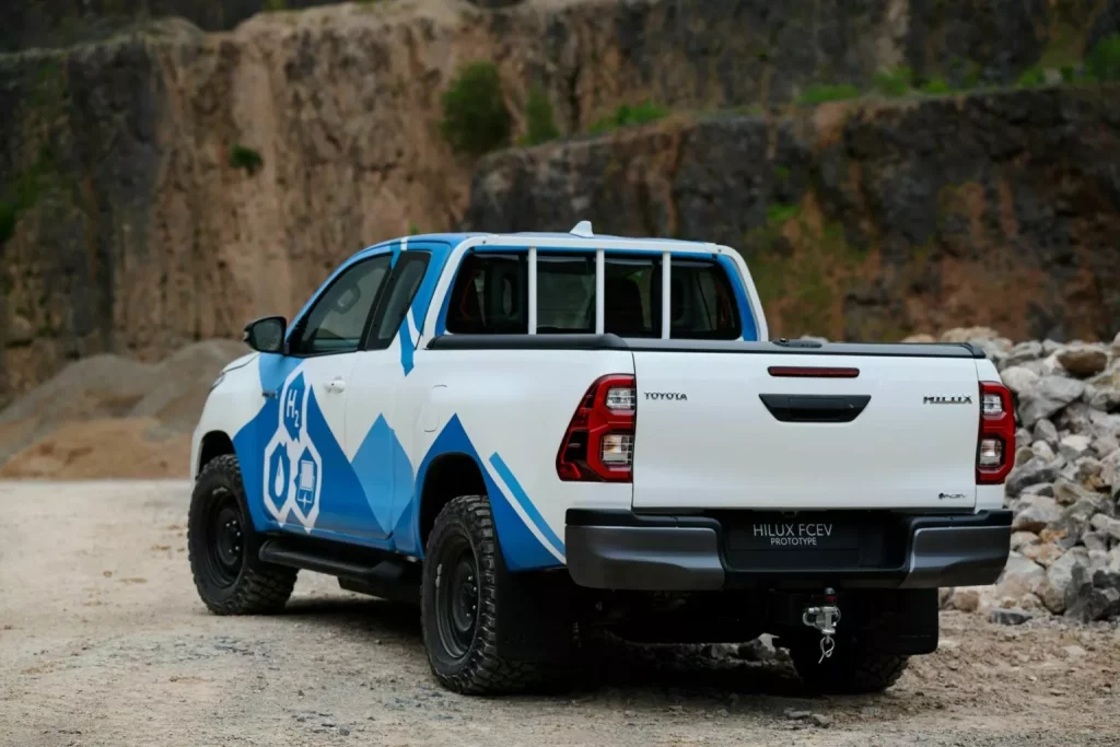 2024 toyota hilux fcev prototype 27 Motor16