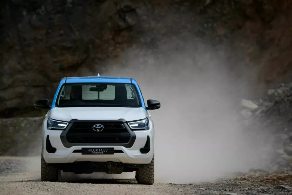 2024 toyota hilux fcev prototype 4 Motor16