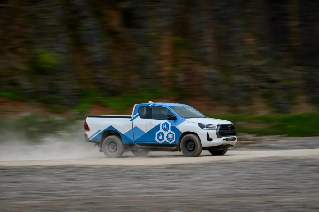 2024 toyota hilux fcev prototype 5 Motor16