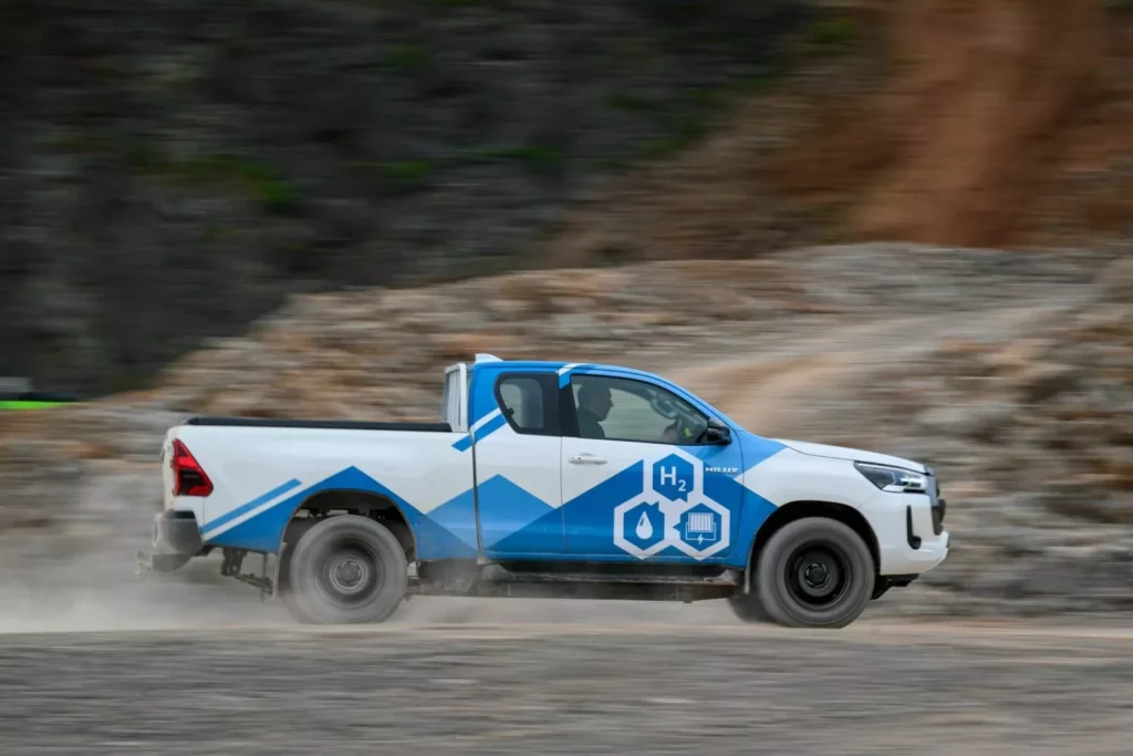 2024 toyota hilux fcev prototype 6 Motor16