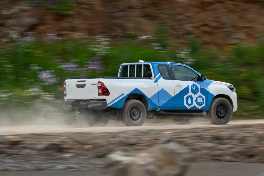 2024 toyota hilux fcev prototype 8 Motor16