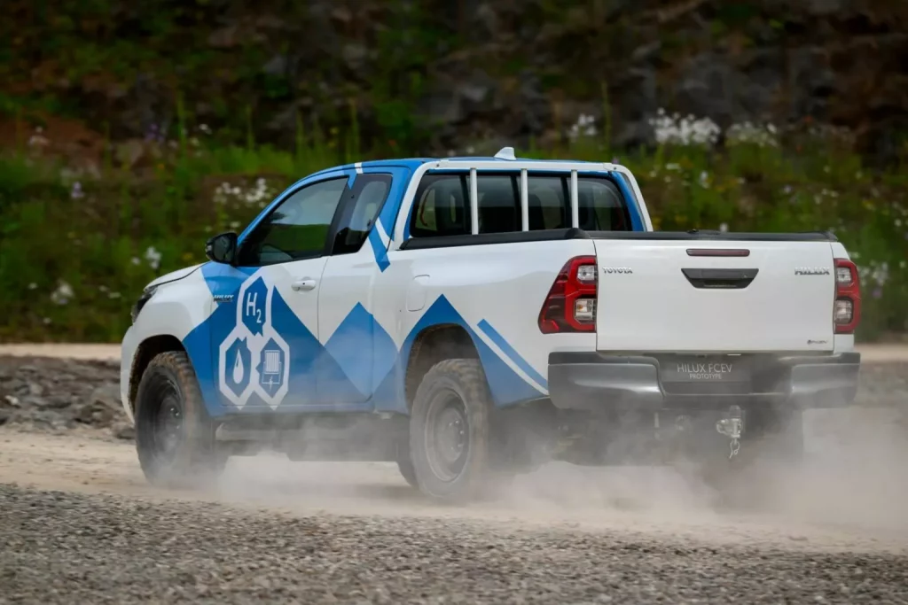 2024 toyota hilux fcev prototype 9 Motor16